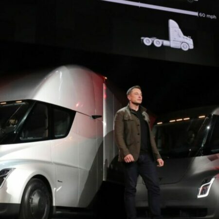 Tesla Semi Drives 500 Miles Despite Weighing 81,000 Pounds, Confirming Impressive Performance
